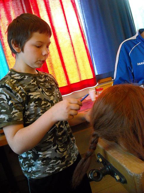 Puppenkopf frisieren