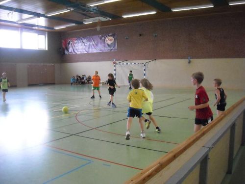 Fussball gegen die Grundschule Liebenau Fussball gegen die Grundschule Liebenau