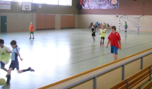 Fussball gegen die Grundschule Liebenau Fussball gegen die Grundschule Liebenau